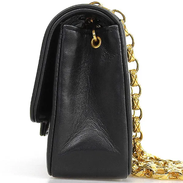 CHANEL Around 1990 Made Edge Design Flap Turn-Lock Chain Bag Black