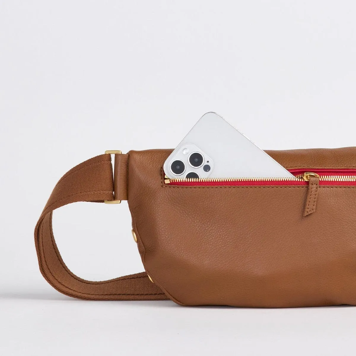 CHARLES CROSSBODY LRG - Mahogany Pebble/Brushed Gold Red Zip
