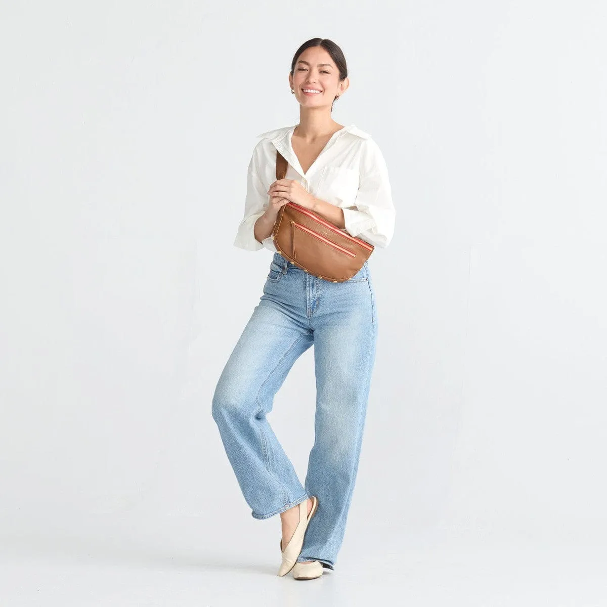 CHARLES CROSSBODY LRG - Mahogany Pebble/Brushed Gold Red Zip
